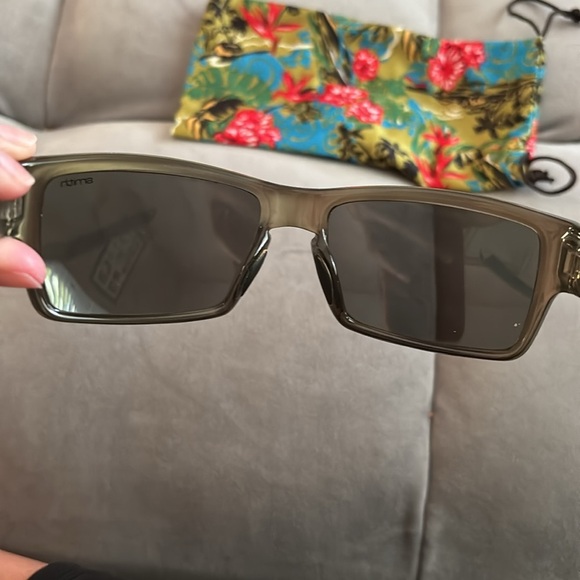 Smith Evolve Black Sunglasses with Floral Pouch - Picture 4 of 5